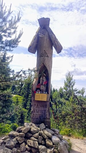 Dřevěná kaplička?