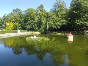 Nebo umělý ostrůvek.