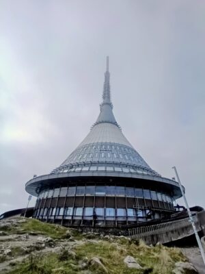 Stará rozhledna byla postavena v roce...to by řekla Wikipedie. No prostě pamatuje toho dost.