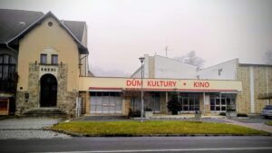 Dům kultury v Protivíně hodně pamatuje a pořád si zachoval svůj původní vzhled. Mlžný vandr 42