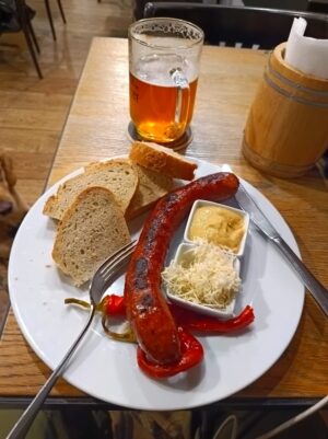 Prachatický pivovar a zvěřinová klobása. Food influencer! Mlžný vandr 55