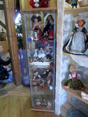 Zruč nad Sázavou: muzeum panenek 17