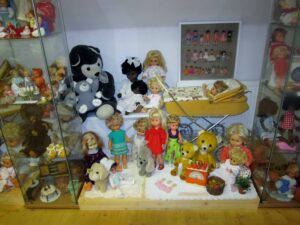 Zruč nad Sázavou: muzeum panenek 24
