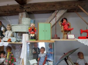 Zruč nad Sázavou: muzeum panenek 48