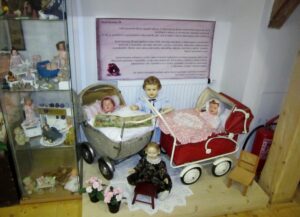 Zruč nad Sázavou: muzeum panenek 53